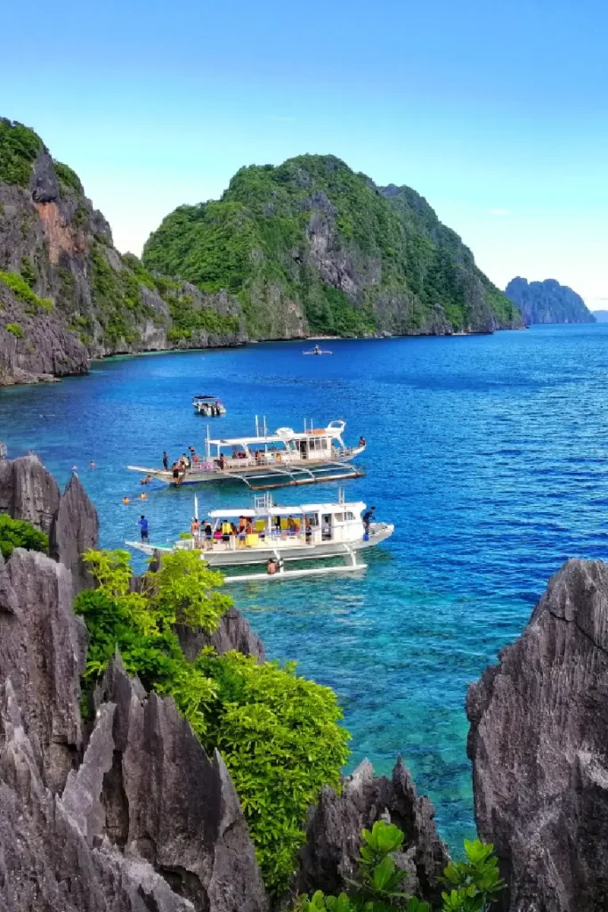 blue clear water of el nido palawan philippines